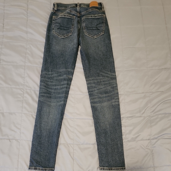 SOLD! American Eagle Outfitters Women's Blue Jeans - Picture 3 of 4